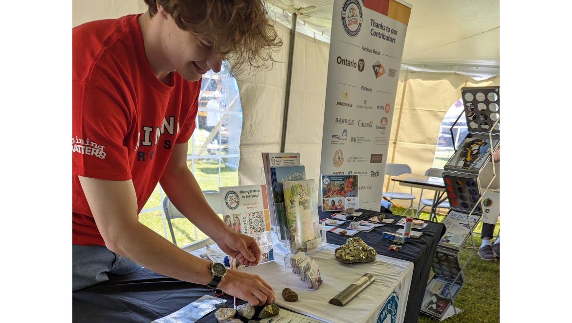 Mining Matters staff at Thunder Bay Mining Day 2024/Le personnel de Mining Matters au Thunder Bay Mining Day 2024