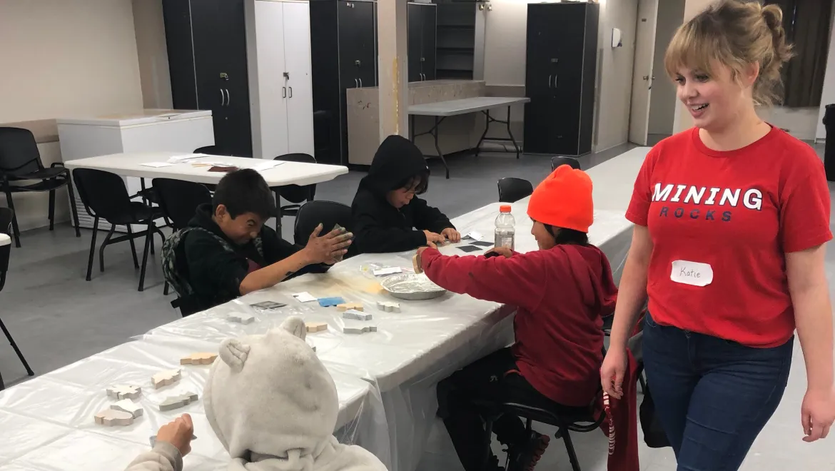Community night event in 2023 at the Lynn Lake Friendship Centre. • Soirée communautaire en 2023 au Centre d'amitié de Lynn Lake.