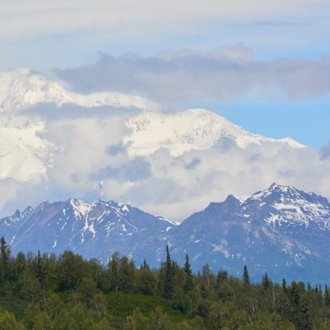 Vue d'une montagne.