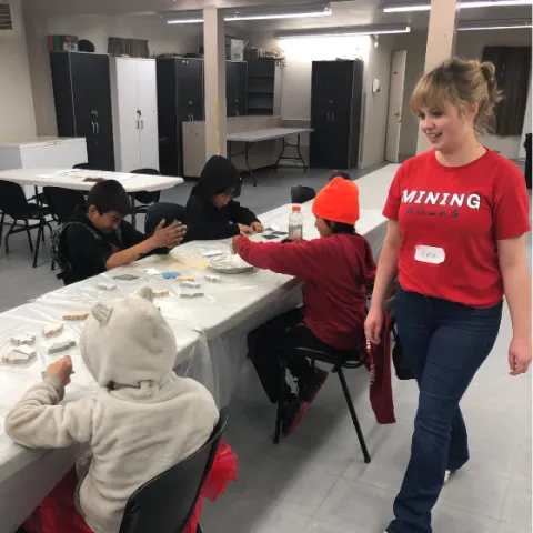 Community night event in 2023 at the Lynn Lake Friendship Centre. • Soirée communautaire en 2023 au Centre d'amitié de Lynn Lake.