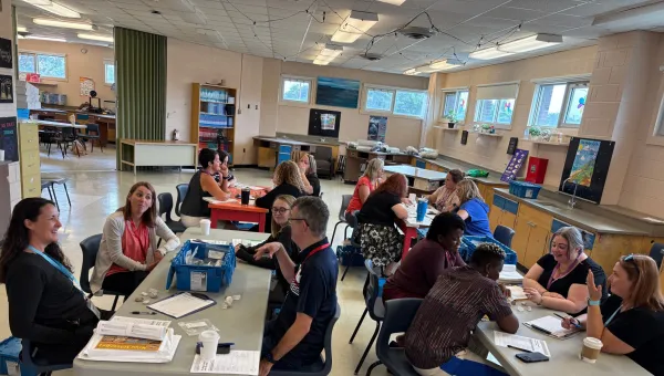 De plus en plus profond : à la découverte des roches et des minéraux » – atelier de conception pédagogique destiné aux enseignants du primaire.
